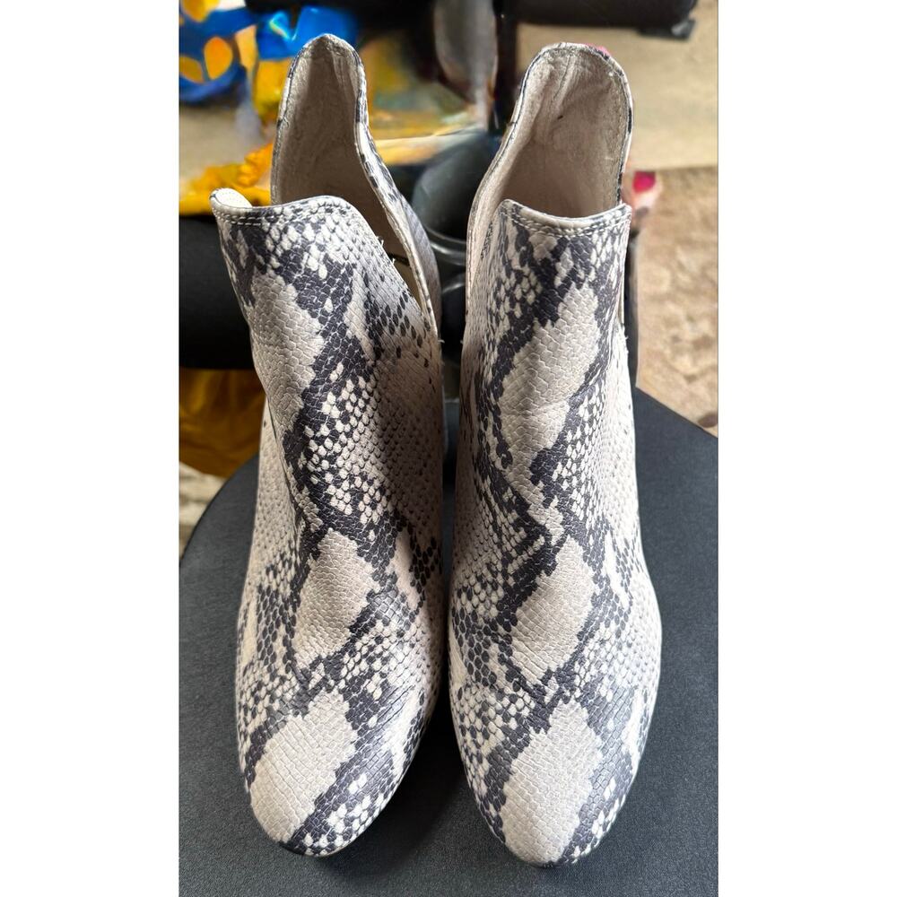 Steve Madden Boots Womens 8.5 M Rookie Bootie White Snakeskin Pull On Ankle Top